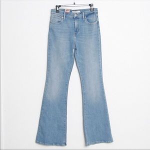 NWT Levi's High Rise Flare Jeans Light Wash Stretch 29